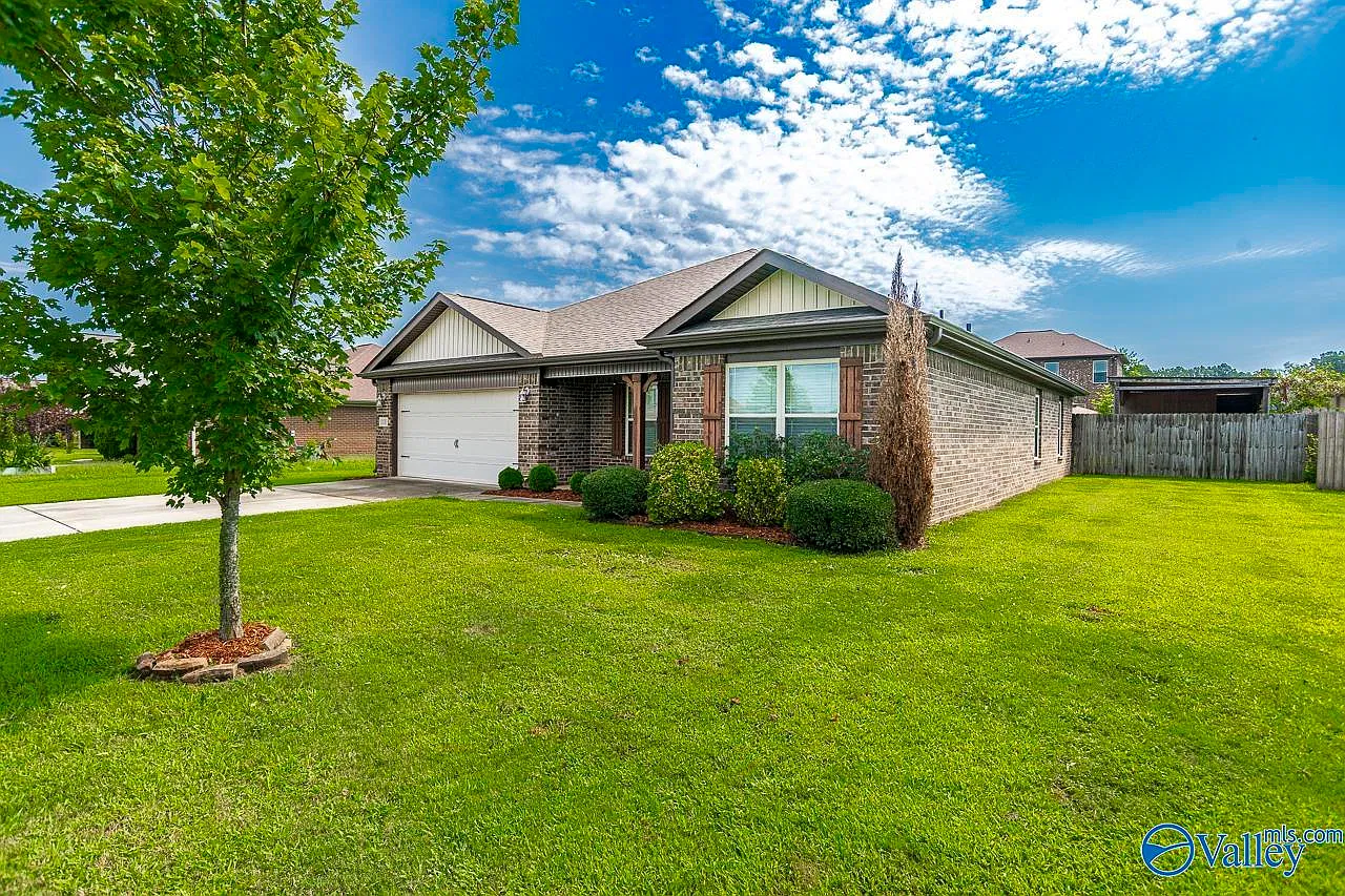 4 bed, 2.0 bath, 1774 sqft, $1,650 — Photo 2