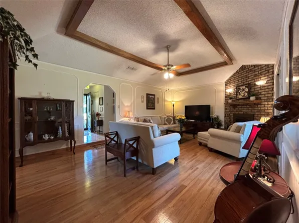 505 Eagle Dr, Bedford, TX 76021