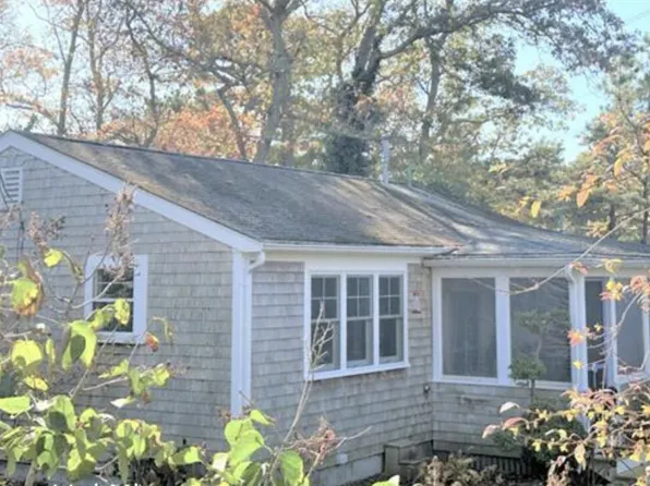 32 Clark Avenue Avenue, Tisbury, MA 02568