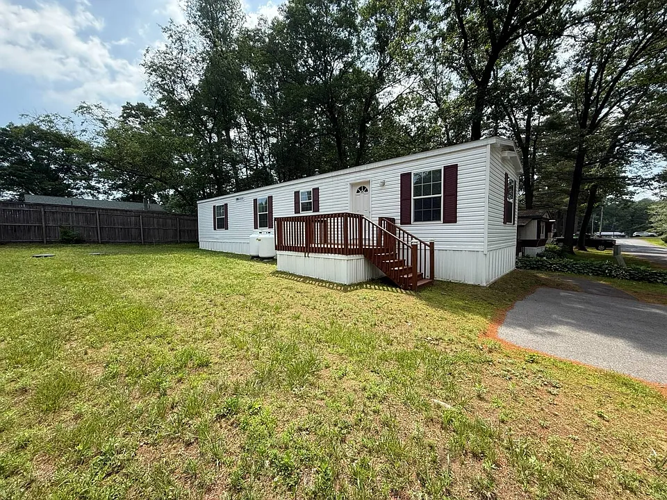 93 Curtis Ln