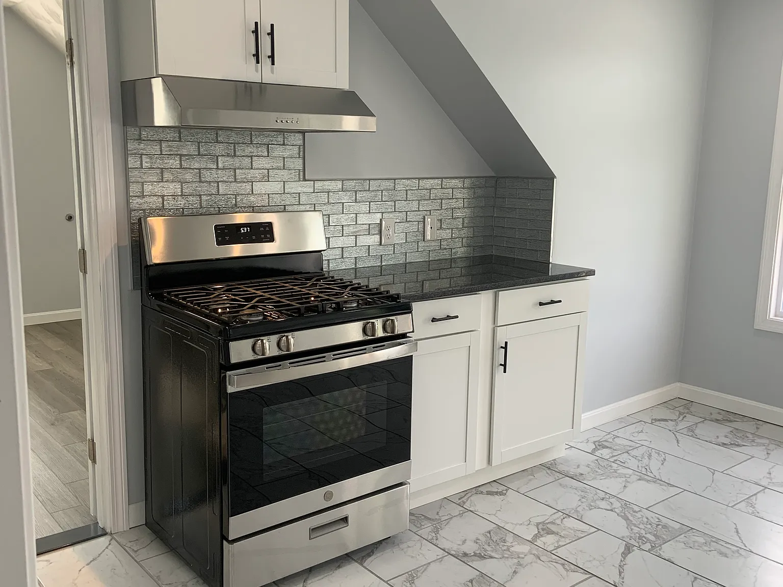 2 bed, $1,760 — Photo 3