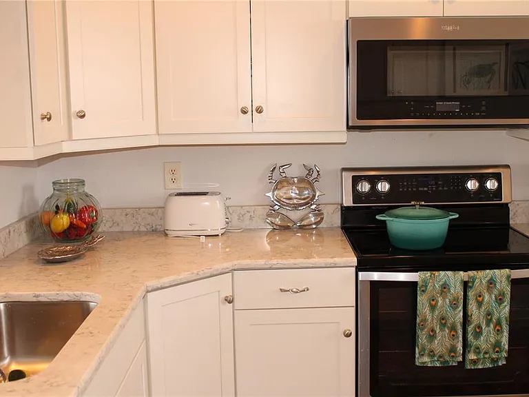 4240 Ironwood Cir #404 — Photo 3