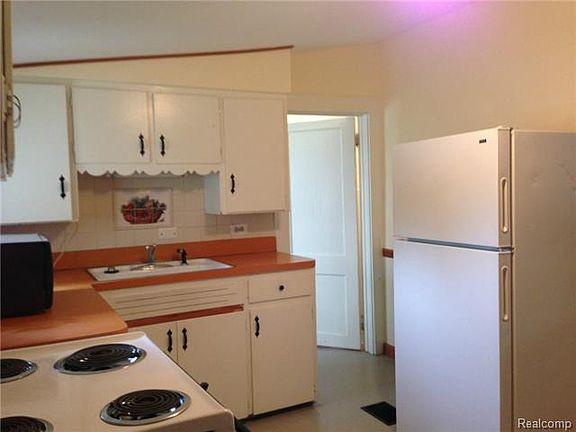 4th image of 350 E Cady St APT 3