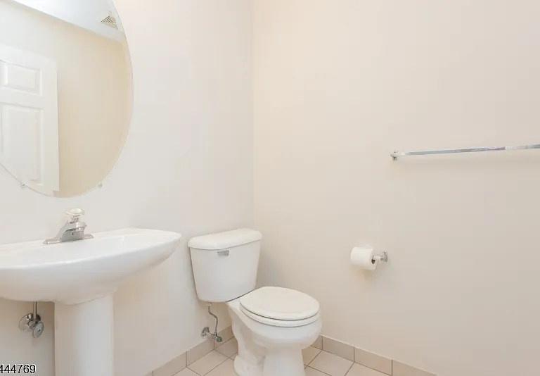 2404 Vantage Ct — Photo 17