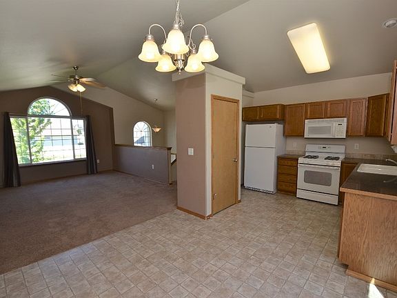 5th image of 9008 N Oak St