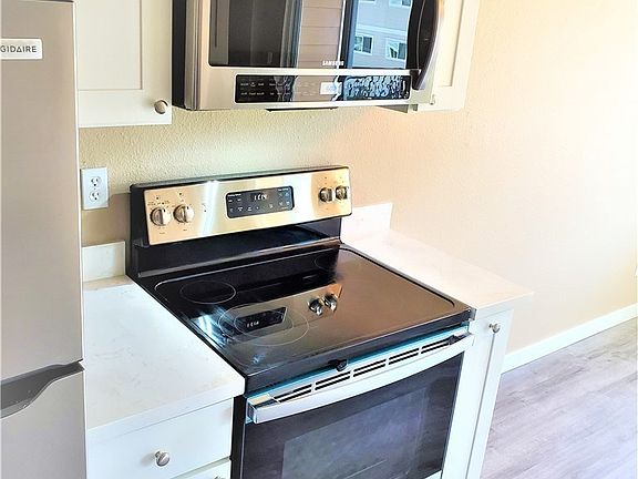 4th image of 15210 Macadam Rd S APT D205