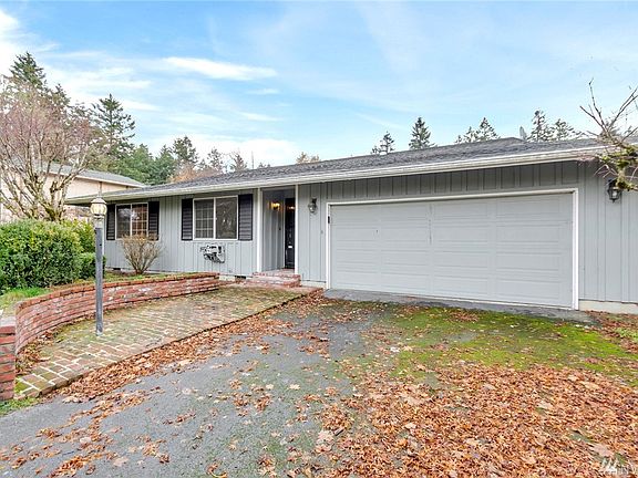 2nd image of 10119 Lake Louise Ln SW