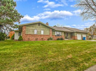 2204 Mission Hills Dr SE, Grand Rapids, MI 49546