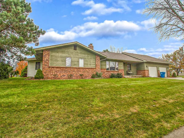 2204 Mission Hills Dr SE, Grand Rapids, MI 49546