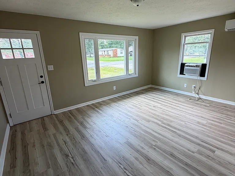 2800 Goodman St #1 — Photo 9