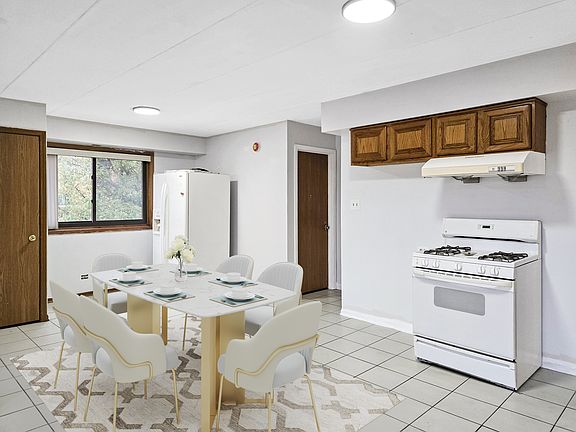 2nd image of 2463 S Archer Ave Floor 2F