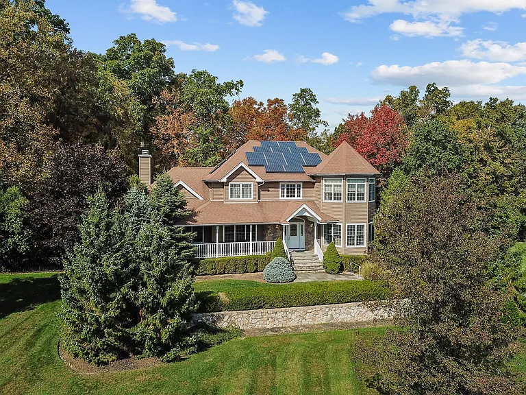 24 Charnwood Dr — Photo 37