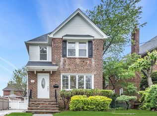 72 Canterbury Gate, Lynbrook, NY 11563