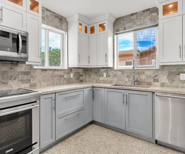 1040 N Royal Poinciana Blvd — Photo 3