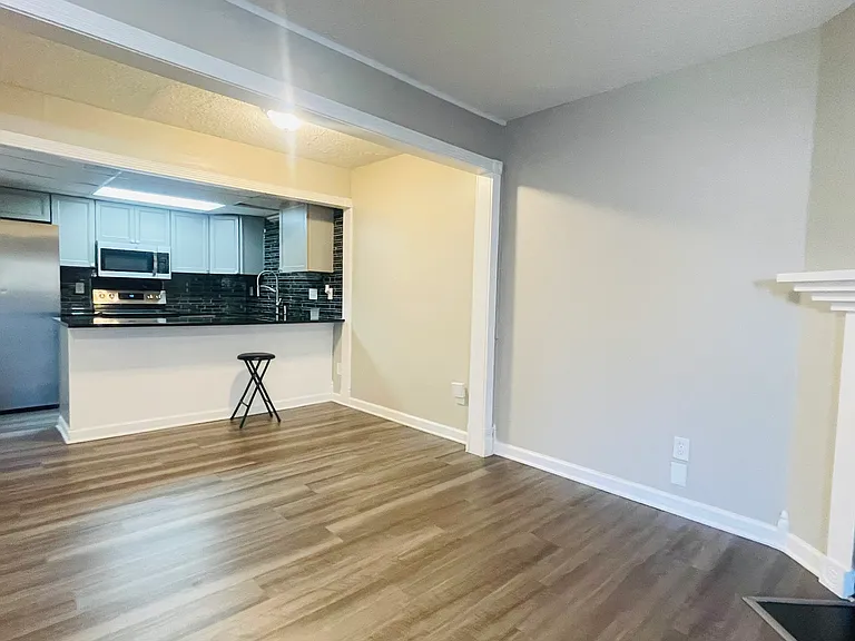 1732 N Hamilton St #D — Photo 5