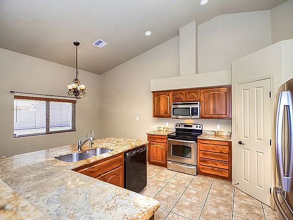 3rd image of 5853 E 39th Pl