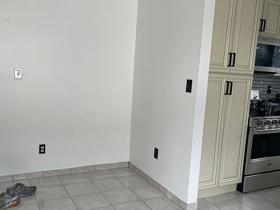 2nd image of 139 Sanford Ave #2