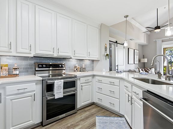 5th image of 5385 Pine Ridge Ln #5385