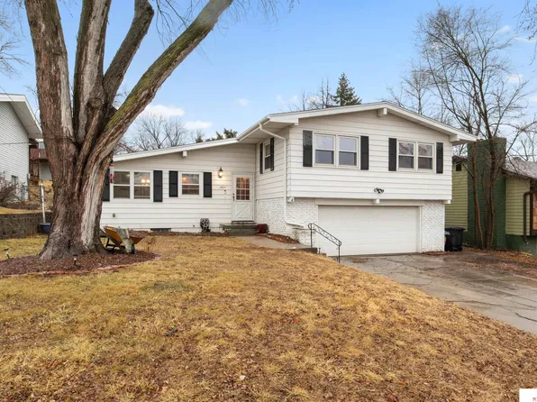 1611 N 107th Ave, Omaha, NE 68114