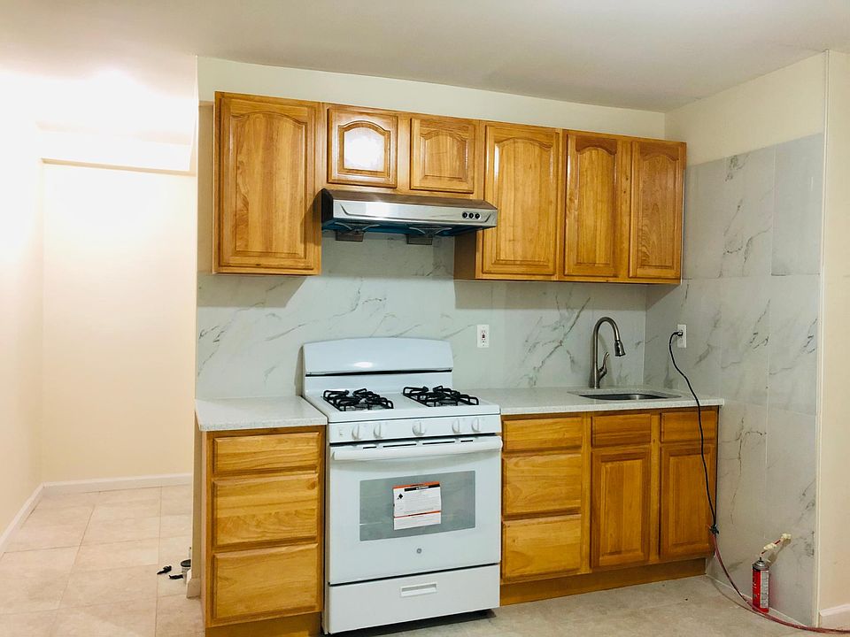 2nd image of 4016 E Tremont Ave #1