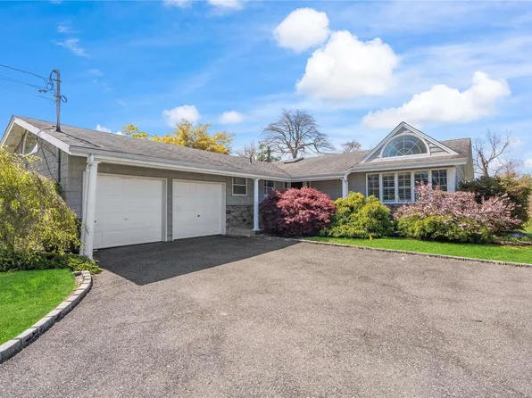 18 Fleets Point Drive, West Babylon, NY 11704
