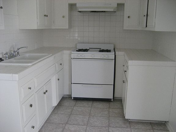 3rd image of 328 N 1st St APT B