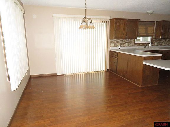 5th image of 108 Chatsworth Dr