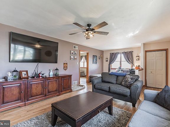 4th image of 104 Patterson Ave