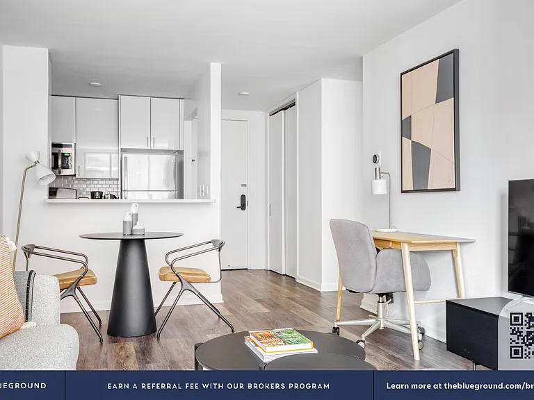 520 W 43rd St #7M — Photo 4
