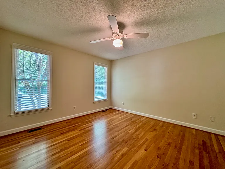 246 Rectory St — Photo 10