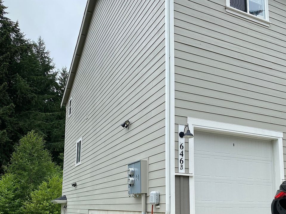 1st image of 646 Hansen St SE #B