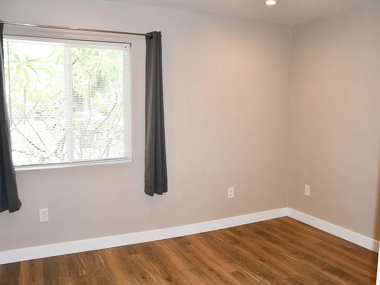 874 N Orange St — Photo 26