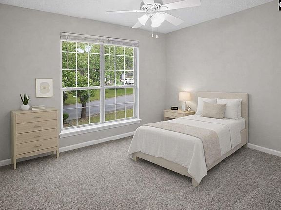 5th image of 704 Sweet Thorne Rd