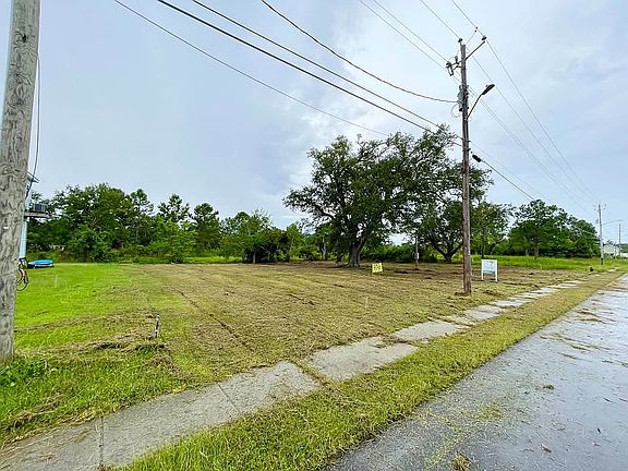 3rd image of 137 Oak Blvd