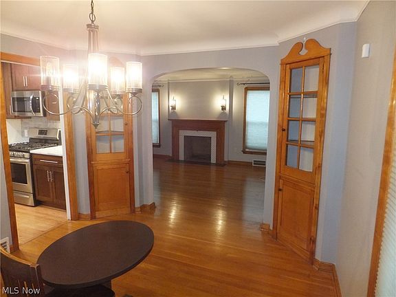 5th image of 6102 Orchard Grove Ave