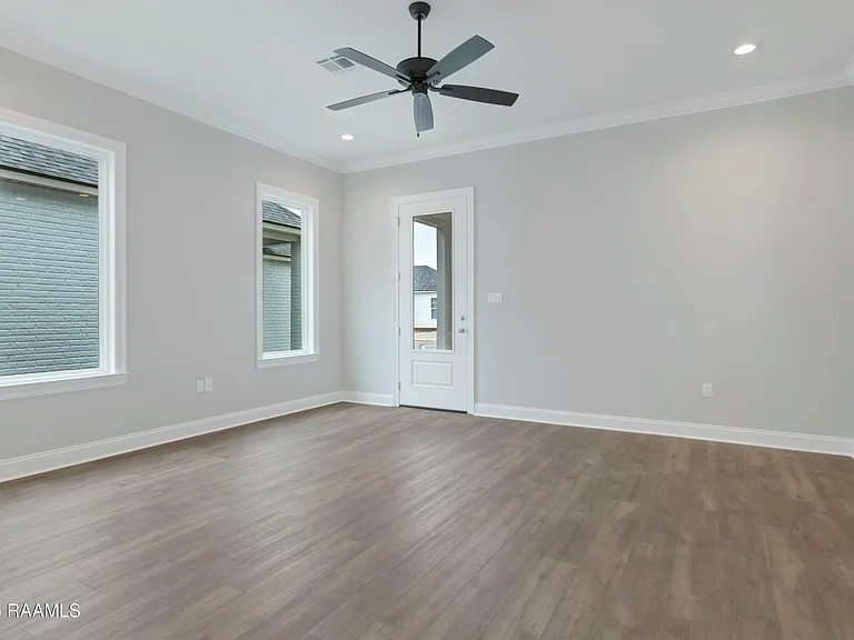 107 Alpine Dr — Photo 3