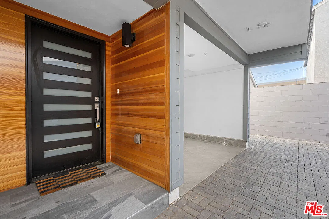 2 bed, 2.0 bath, 1395 sqft, $3,995 — Photo 4