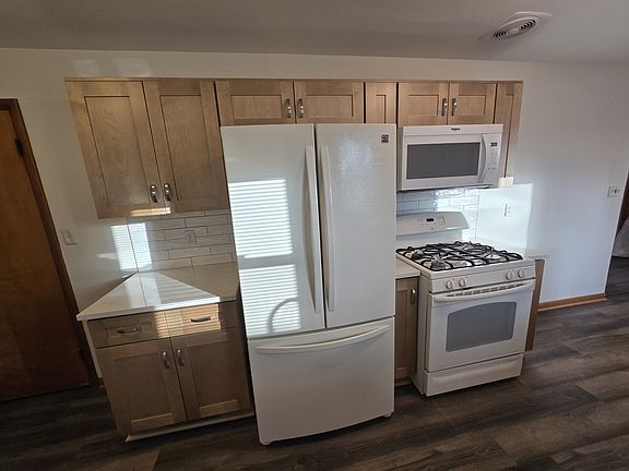 3rd image of 521 Juniper Ln