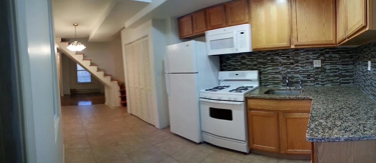 2 bed, 900 sqft, $3,300 — Photo 3