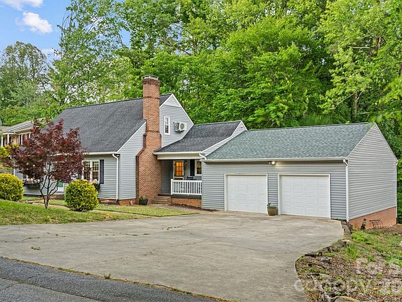 5th image of 1014 Bramblewood Ct NE