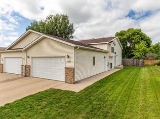 1518 Suntree Dr, West Fargo, ND 58078