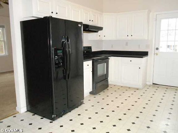 3rd image of 2500 Johnson Pl