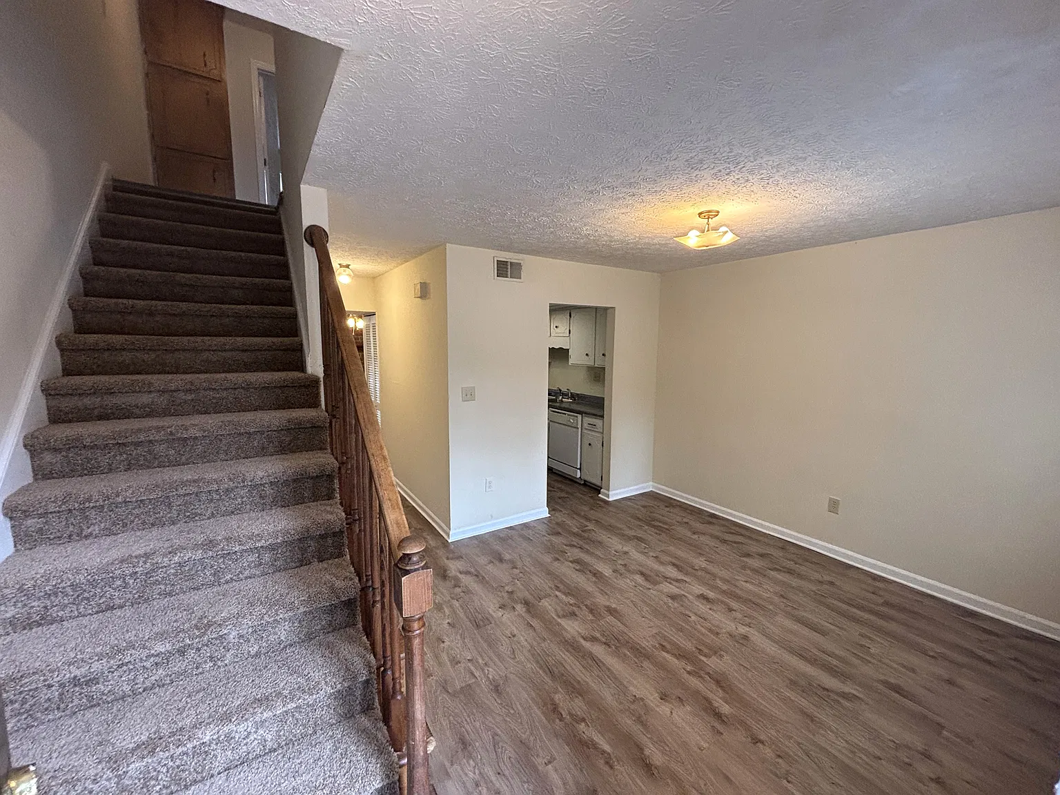 2 bed, 1.5 bath, 1056 sqft, $1,500 — Photo 3