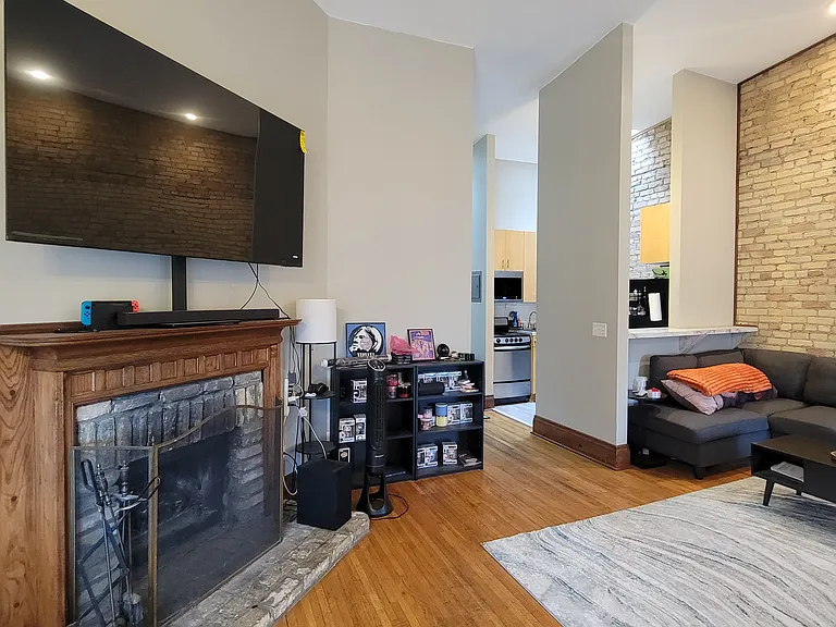 326 E 18th St — Photo 12