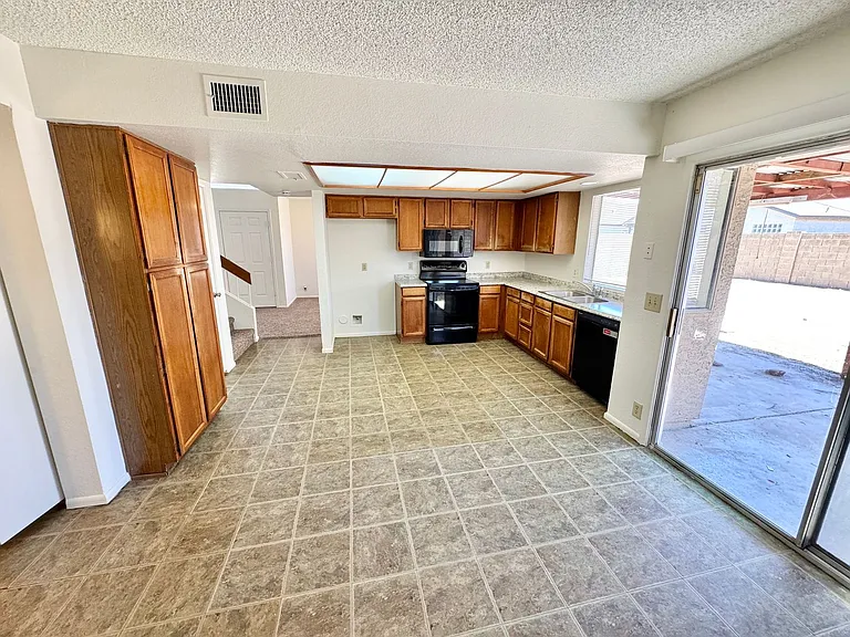 6319 W Townley Ave — Photo 11