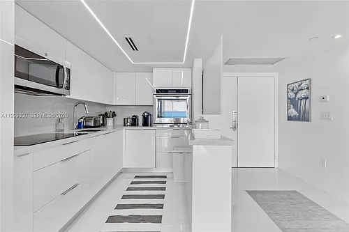 6301 Collins Ave #2103 Photo 1
