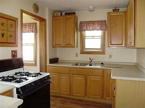 4th image of 341 Marguerite Ave