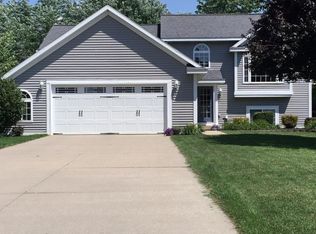 11034 Pinecreek Ct, Allendale, MI 49401