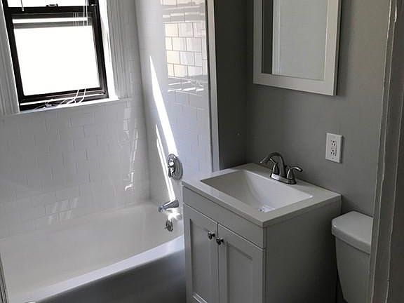 5th image of 682 Columbia Rd #3