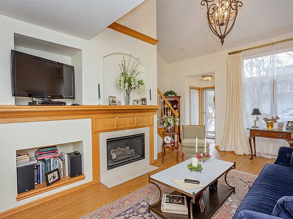 5th image of 811 Burr Oaks Dr Unit 703